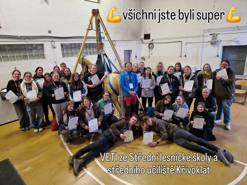 Studenti veterinářství SLŠ a SOU Křivoklát s certifikáty po semináři